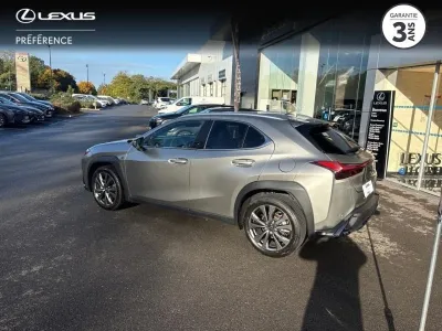 LEXUS UX 300h F SPORT Design 2WD occasion 2024 - Photo 2