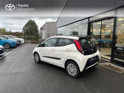 TOYOTA Aygo 1.0 VVT-i 72ch x-play 5p MY20 occasion 2021 - Photo 2
