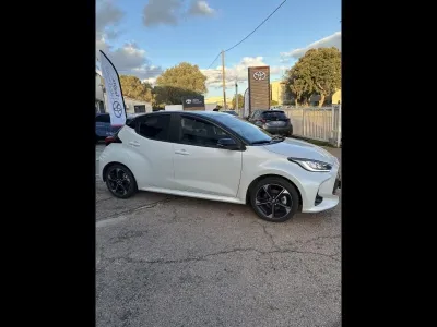 TOYOTA Yaris 130h Collection 5p MY25 occasion 2025 - Photo 2