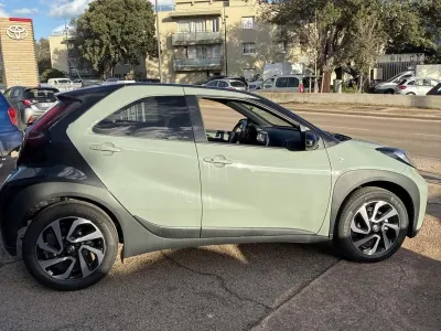 TOYOTA Aygo X 1.0 VVT-i 72ch Design S-CVT MY24 occasion 2025 - Photo 2