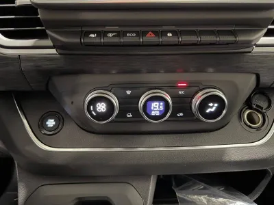 RENAULT Trafic Fg L2H1 3T 2.0 Blue dCi 150ch Cabine Approfondie RED EDITION 5PL occasion 2025 - Photo 4