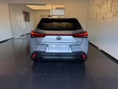 LEXUS UX 250h F SPORT Design 2WD occasion 2023 - Photo 2