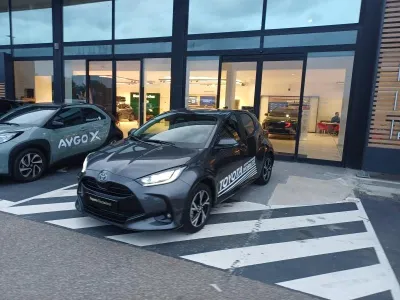 TOYOTA Yaris 116h Design 5p MY25 occasion 2025 - Photo 2