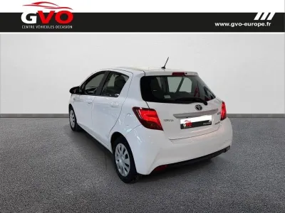 TOYOTA Yaris HSD 100h Business 5p occasion 2015 - Photo 2