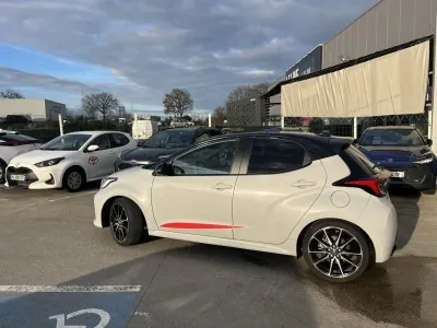 TOYOTA Yaris 116h GR Sport 5p MY22 occasion 2023 - Photo 2