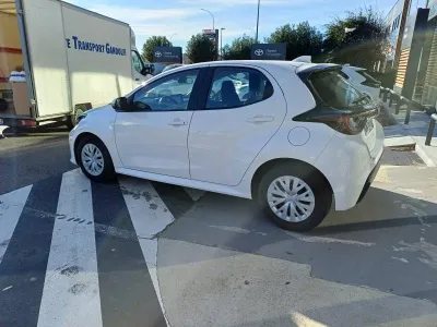 TOYOTA Yaris 116h Dynamic Business + Programme Beyond Zero Academy 5p MC24 occasion 2023 - Photo 4