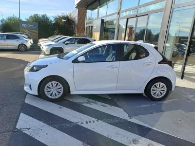 TOYOTA Yaris 116h Dynamic Business + Programme Beyond Zero Academy 5p MC24 occasion 2023 - Photo 3