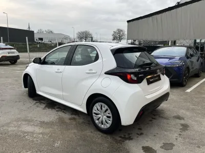 TOYOTA Yaris 116h Dynamic 5p MY22 occasion 2023 - Photo 2