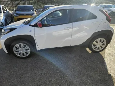 TOYOTA Aygo X 1.0 VVT-i 72ch Dynamic occasion 2022 - Photo 3