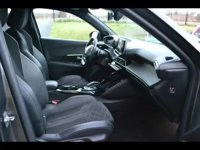 PEUGEOT 2008 1.5 BlueHDi 130ch S&S GT Pack EAT8 125g occasion 2021 - Photo 4