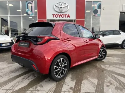 TOYOTA Yaris 116h Design 5p MY22 occasion 2023 - Photo 4