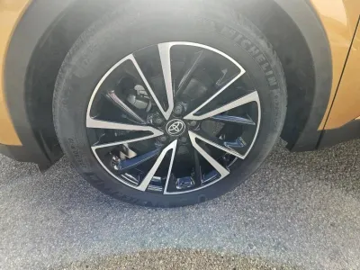 TOYOTA C-HR 2.0 Hybride 200ch Collection NG23 occasion 2024 - Photo 4