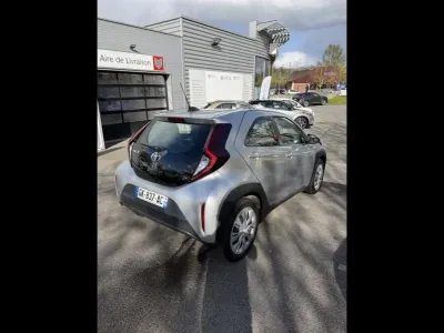 TOYOTA Aygo X 1.0 VVT-i 72ch Dynamic occasion 2022 - Photo 4
