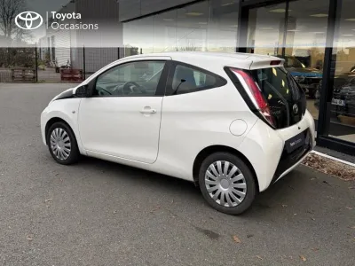 TOYOTA Aygo 1.0 VVT-i 69ch x-play 3p occasion 2018 - Photo 2
