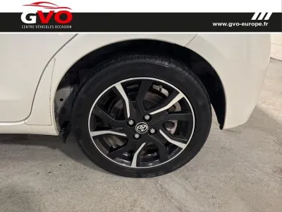 TOYOTA Yaris 100h Collection 5p occasion 2016 - Photo 4