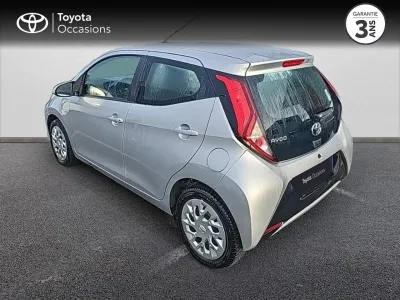 TOYOTA Aygo 1.0 VVT-i 72ch x-play x-app 5p MC18 occasion 2019 - Photo 2