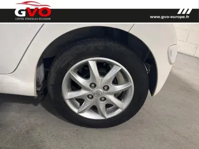 TOYOTA Aygo 1.0 VVT-i 69ch x-play 5p occasion 2014 - Photo 4