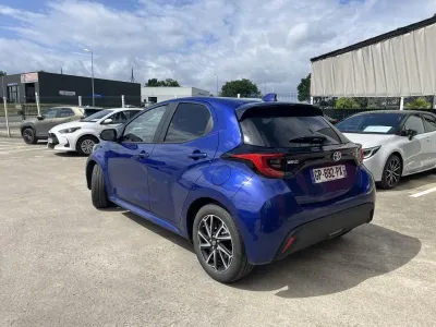 TOYOTA Yaris 116h Design 5p MY22 occasion 2023 - Photo 2