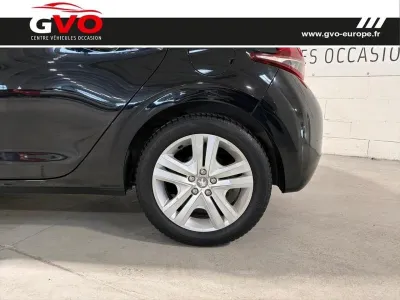 PEUGEOT 208 1.5 BlueHDi 100ch E6.c Signature BVM5 86g 5p occasion 2019 - Photo 4