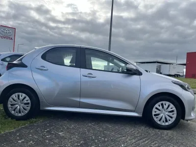 TOYOTA Yaris 120 VVT-i Dynamic Business 5p MC24 occasion 2024 - Photo 3