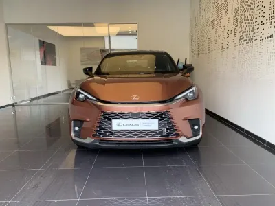 LEXUS LBX 1.5 136ch Cool 2WD occasion 2025 - Photo 2