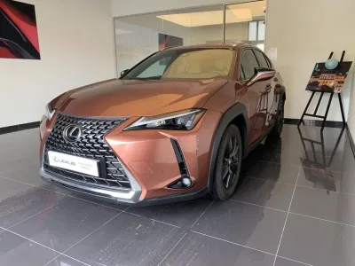 LEXUS UX 300h Luxe 2WD MC25 occasion 2024 - Photo 1