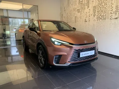 LEXUS LBX 1.5 136ch Elegant 2WD occasion 2025 - Photo 3