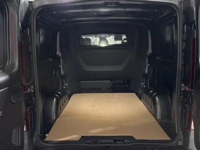 RENAULT Trafic Fg L2H1 3T 2.0 Blue dCi 150ch Cabine Approfondie  RED EDITION occasion 2026 - Photo 4