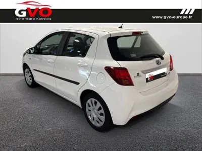 TOYOTA Yaris 100h Dynamic 5p occasion 2016 - Photo 2