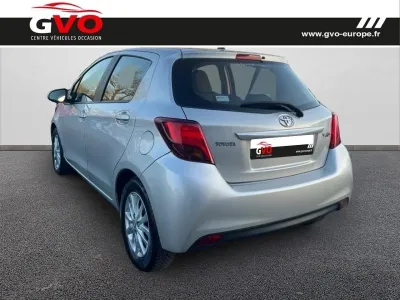 TOYOTA Yaris 100 VVT-i Dynamic 5p occasion 2015 - Photo 2
