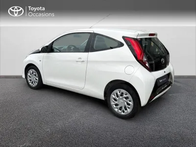 TOYOTA Aygo 1.0 VVT-i 72ch x-play x-shift 5p occasion 2019 - Photo 2