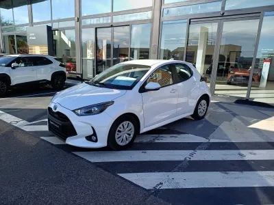 TOYOTA Yaris 116h Dynamic Business 5p + Programme Beyond Zero Academy MY22 occasion 2024 - Photo 2