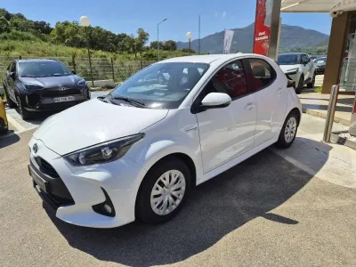TOYOTA Yaris 116h Dynamic Business 5p + Stage Hybrid Academy MY21 occasion 2020 - Photo 3