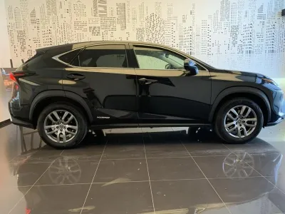 LEXUS NX 300h 4WD Luxe Euro6d-T occasion 2019 - Photo 4