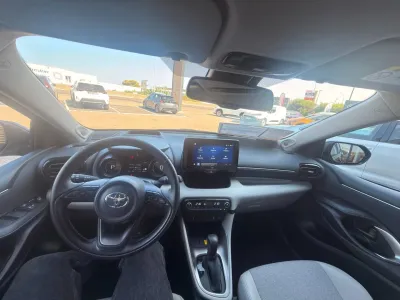 TOYOTA Yaris 116h Iconic 5p MY22 occasion 2023 - Photo 2