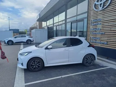 TOYOTA Yaris 116h Design 5p MY22 occasion 2023 - Photo 3