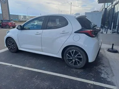 TOYOTA Yaris 116h Design 5p MY22 occasion 2023 - Photo 4