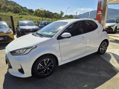 TOYOTA Yaris 116h Design 5p MY22 occasion 2023 - Photo 4