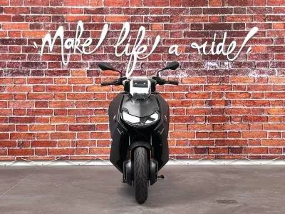 BMW C E04 chargeur rapide covering noir mat occasion 2025 - Photo 4