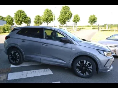 OPEL Grandland 1.5 D 130ch Elegance Business BVA8 occasion 2022 - Photo 2