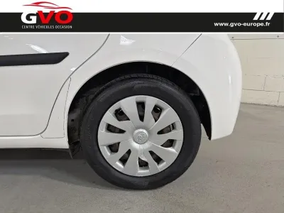 TOYOTA Yaris HSD 100h Dynamic 5p occasion 2015 - Photo 4