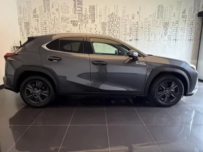 LEXUS UX 300h Luxe 2WD MC25 occasion 2026 - Photo 4