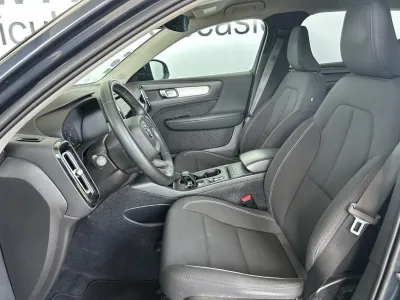 VOLVO XC40 T3 163ch Momentum Geartronic 8 occasion 2021 - Photo 4