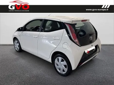 TOYOTA Aygo 1.0 VVT-i 69ch x-play 5p occasion 2016 - Photo 2