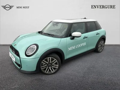 MINI Cooper 5 Portes S 204ch Favoured DKG7 occasion 2026 - Photo 1