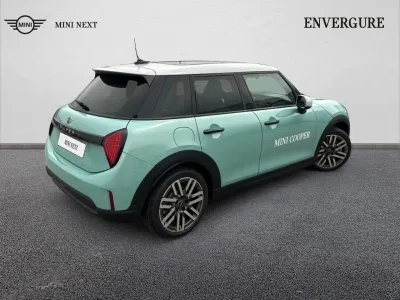 MINI Cooper 5 Portes S 204ch Favoured DKG7 occasion 2026 - Photo 2