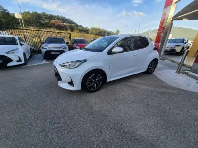 TOYOTA Yaris 116h Design 5p MY22 occasion 2023 - Photo 4
