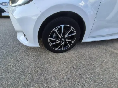 TOYOTA Yaris 116h Design 5p MY22 occasion 2023 - Photo 3
