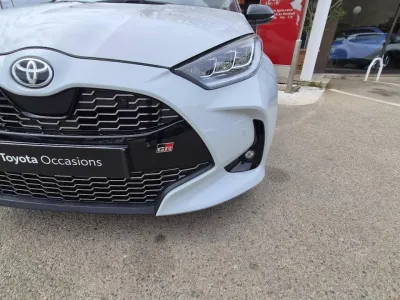 TOYOTA Yaris 116h GR Sport 5p MY22 occasion 2023 - Photo 2