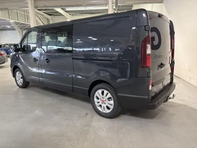 RENAULT Trafic Fg L2H1 3T 2.0 Blue dCi 150ch Cabine Approfondie red edition occasion 2026 - Photo 3